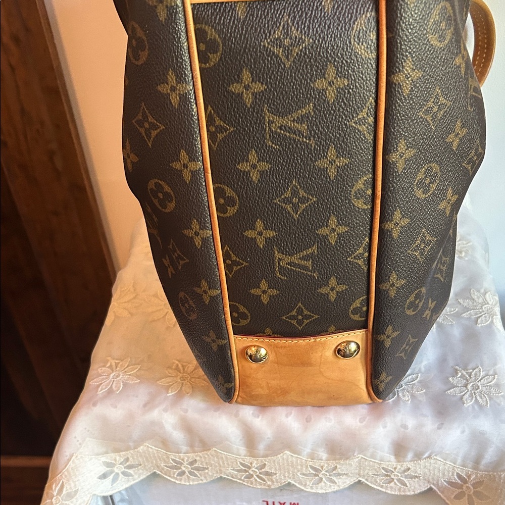 Louis Vuitton Tan and Brown Monogram Shoulder Bag - Picture 10 of 16